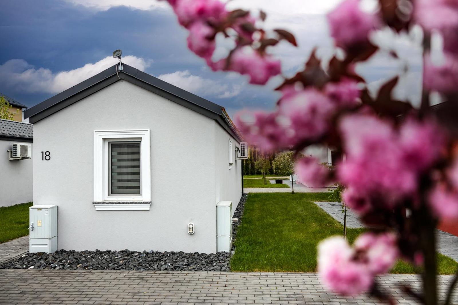 Fantazja Resort Zator Bagian luar foto